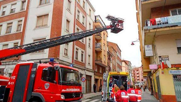 mujerobesa-bomberos