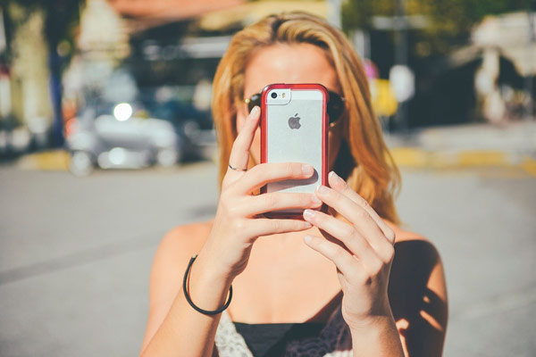 girl-iphone