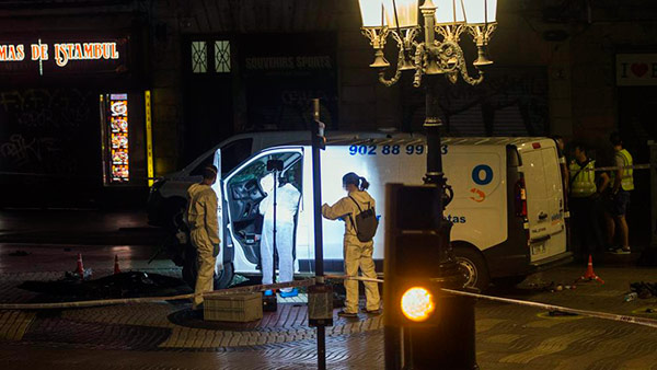 La furgoneta del atentado de Las Ramblas de Barcelona. Foto: Quique García | EFE furgoneta