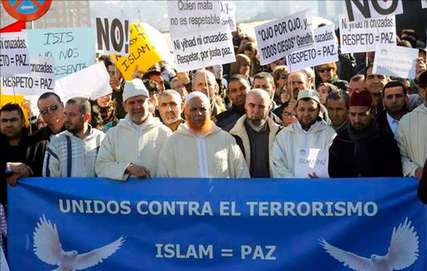 Concentración en la Puerta del Sol contra los atentados de París. Foto: RD islam-terroristas
