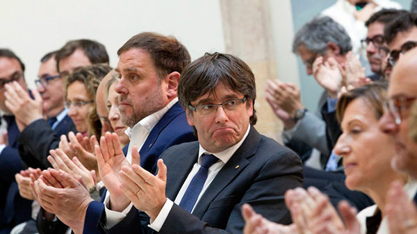 Puigdemont y los dirigentes de Junts pel Sí. Foto: EFE junts-pel-si
