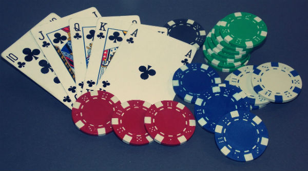 Partida de poker. Foto: IntotheMarketing poker-online
