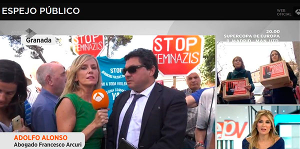 'Stop feminazis' en los juzgados de Granada. Foto: Espejo Público | Atresmedia stop-feminazis