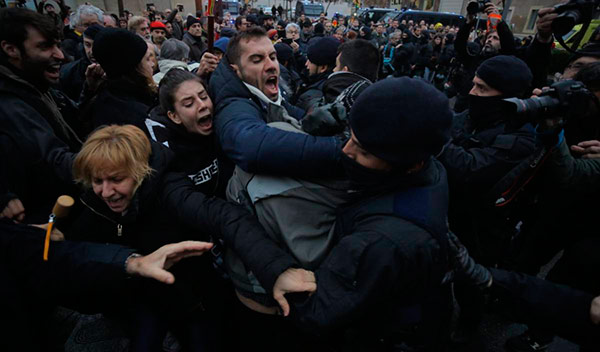 cargas-policiales-sijena