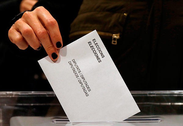 Votar en las Elecciones de Cataluña del 21 de diciembre de 2017. Foto: Eric Gaillard | Reuters votar