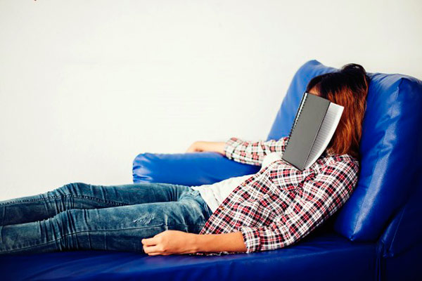 chica sofa