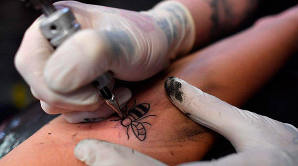 tatu-abeja-manchester