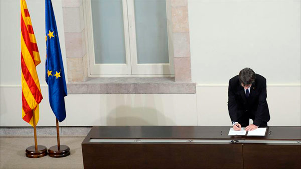 puigdemont-firma-independencia
