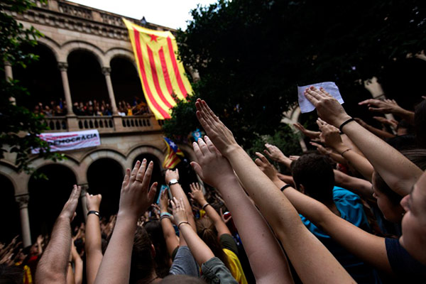 Huelgas de estudiantes a favor del referéndum. Foto: Emilio Morenatti | AP ave-estelada