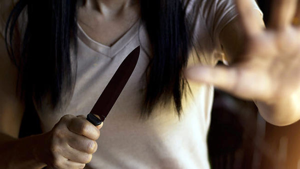 mujer cuchillo