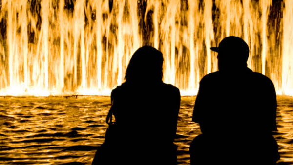 pareja-contraste-noche