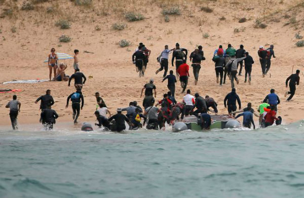 inmigrantes playa tarifa