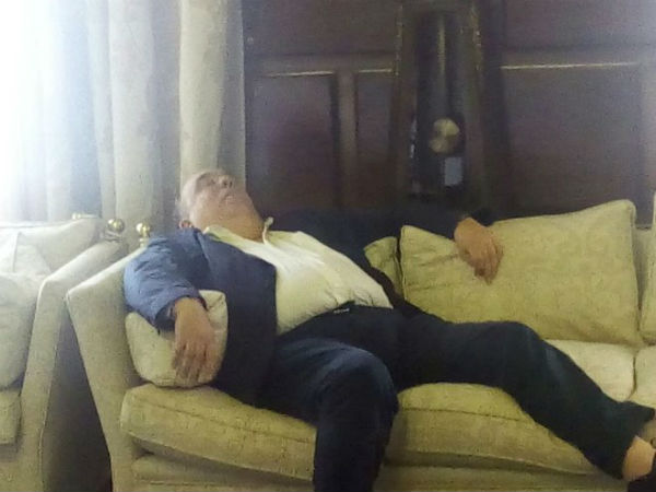roberto fernandez durmiendo