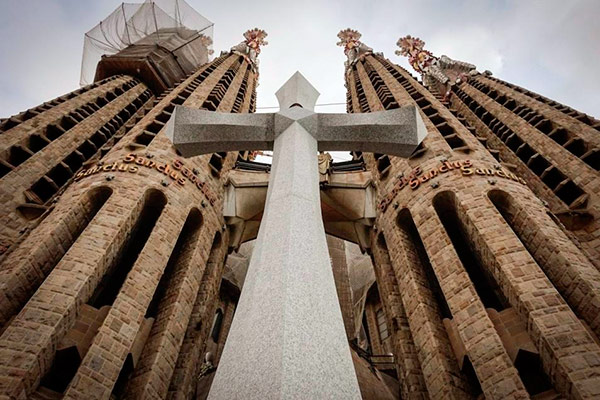 sagrada familia cruz