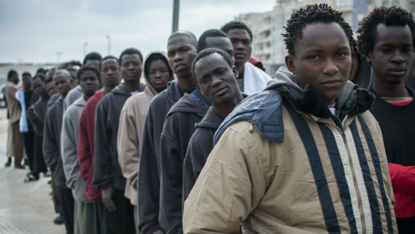 inmigrantes negros cola
