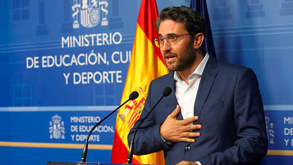 maxim huerta dimision cultura