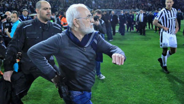 paok-presidente-pistola