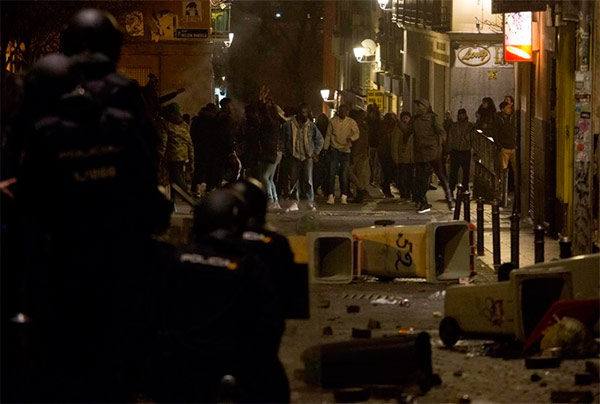 policia-manteros-lavapies