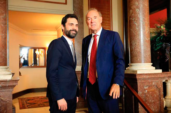 Roger Torrent y Albert Peters antes del comienzo del coloquio en el Círculo Ecuestre. Foto: Jordi Soteras | El Mundo torrent-empresarios-alemanes