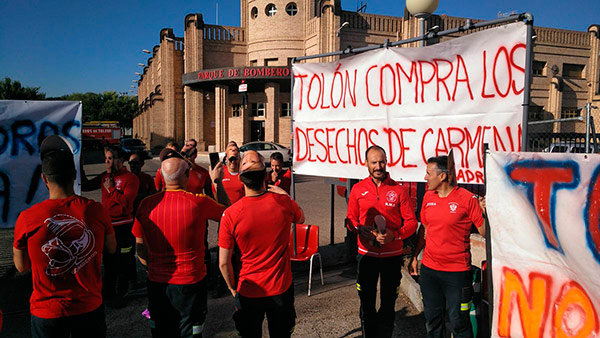 Los Bomberos de Toledo protestan contra el Ayuntamiento. Foto: Noticias CMM | @CMM_noticias bomberos toledo protestas