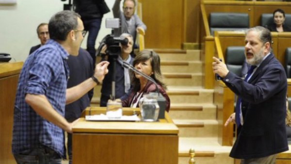 bronca parlamento vasco bildu
