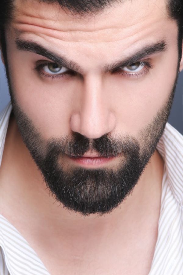 hombre maquillaje barba