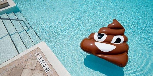 piscina caca