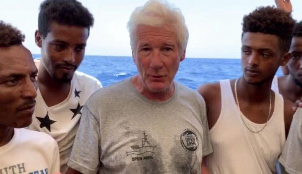 richard gere inmigrantes open arms
