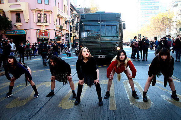 feministas culo policia