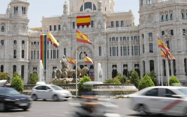 bandera lgtbi espana madrid