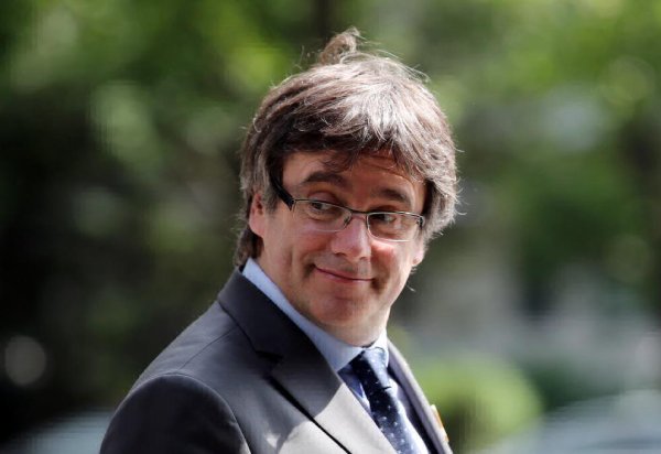 puigdemont riendo