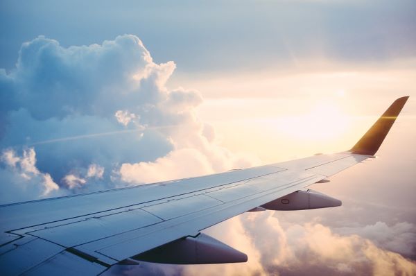 avion ala nubes