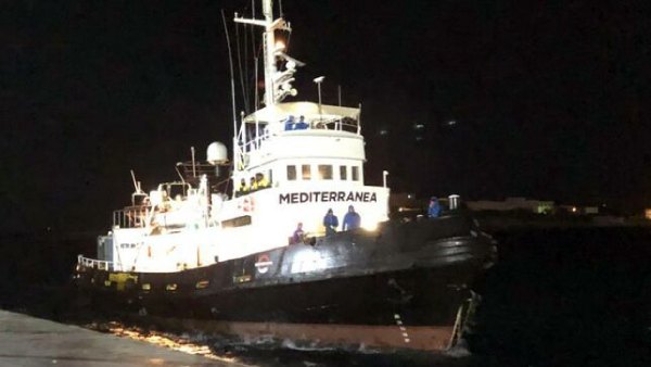 barco ong mediterranea saving humans