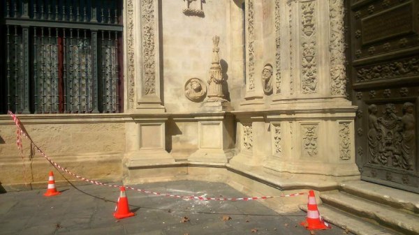 cruz inquision ayuntamiento de sevilla