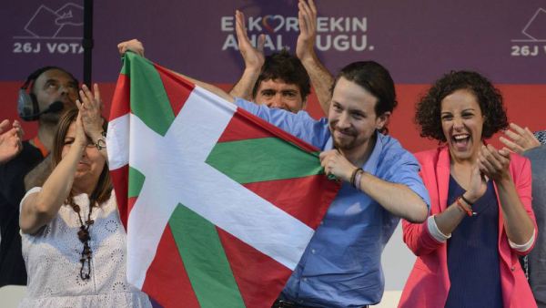 pablo iglesias ikurrina