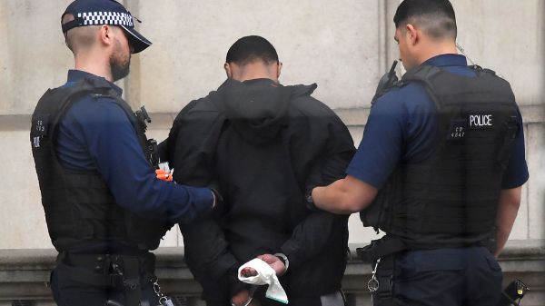 policia detenido