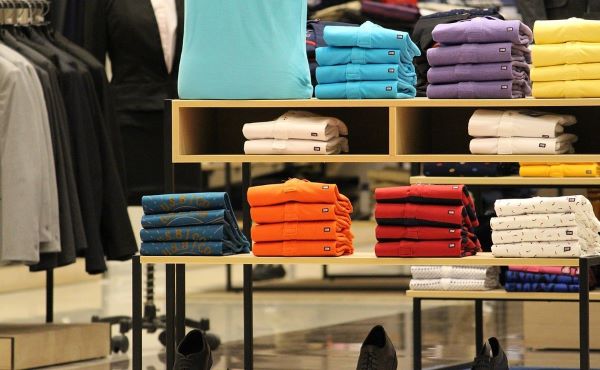 prendas ropa exposicion