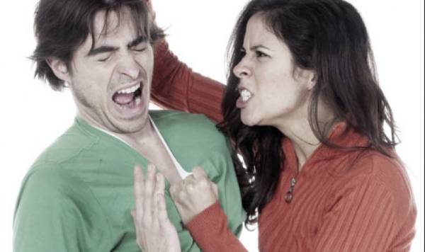 mujeres agresoras